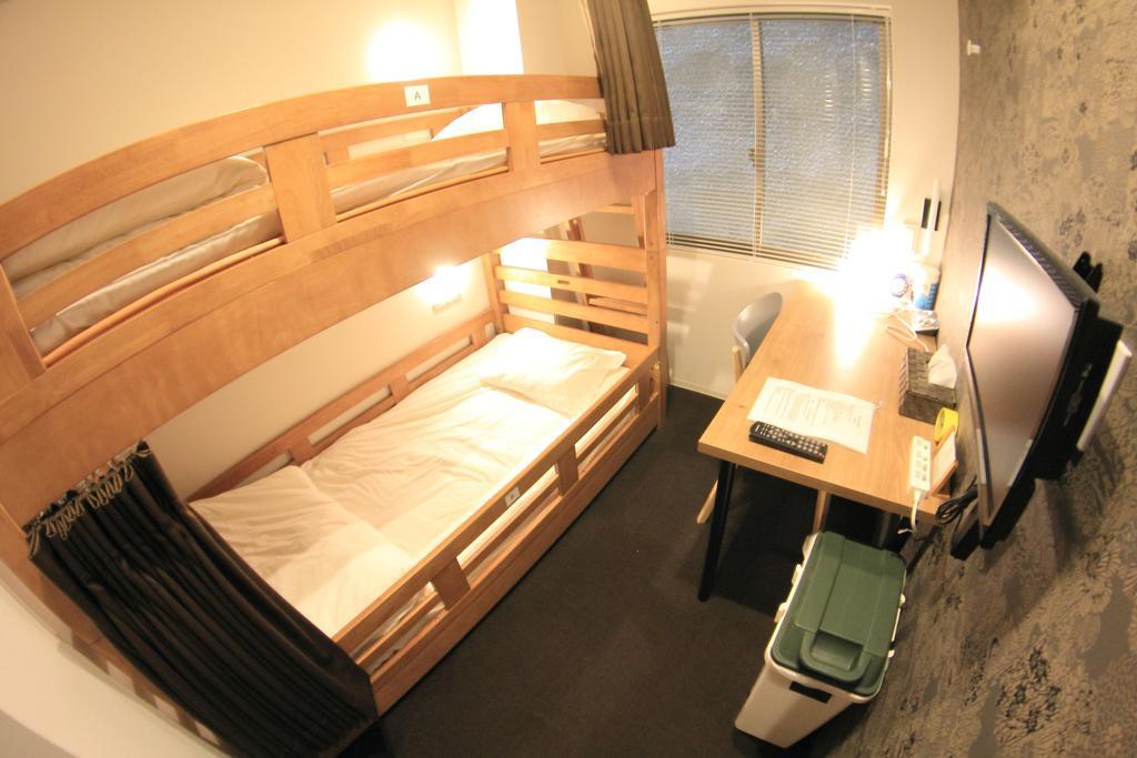 Yadokari Namba Hostel Osaka Buitenkant foto