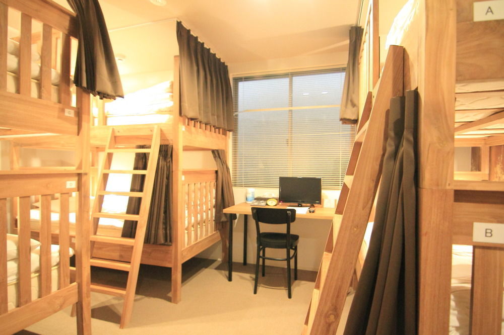 Yadokari Namba Hostel Osaka Buitenkant foto