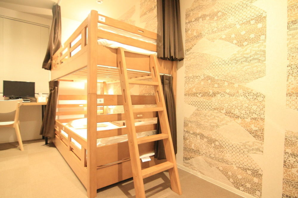 Yadokari Namba Hostel Osaka Buitenkant foto