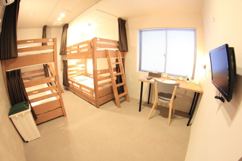 Yadokari Namba Hostel Osaka Buitenkant foto
