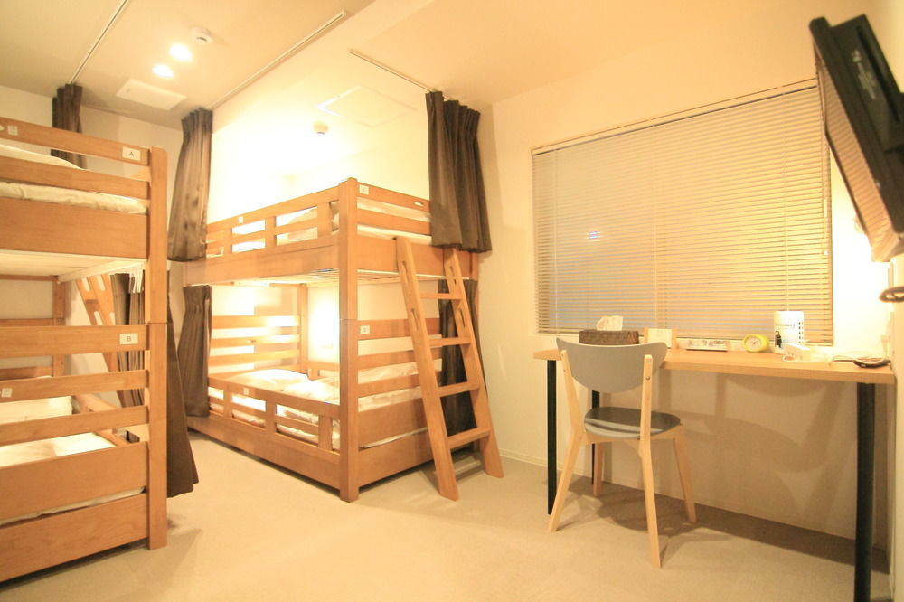 Yadokari Namba Hostel Osaka Buitenkant foto