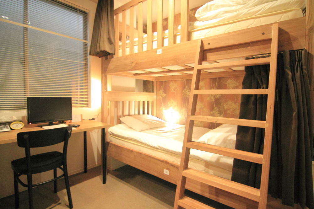 Yadokari Namba Hostel Osaka Buitenkant foto