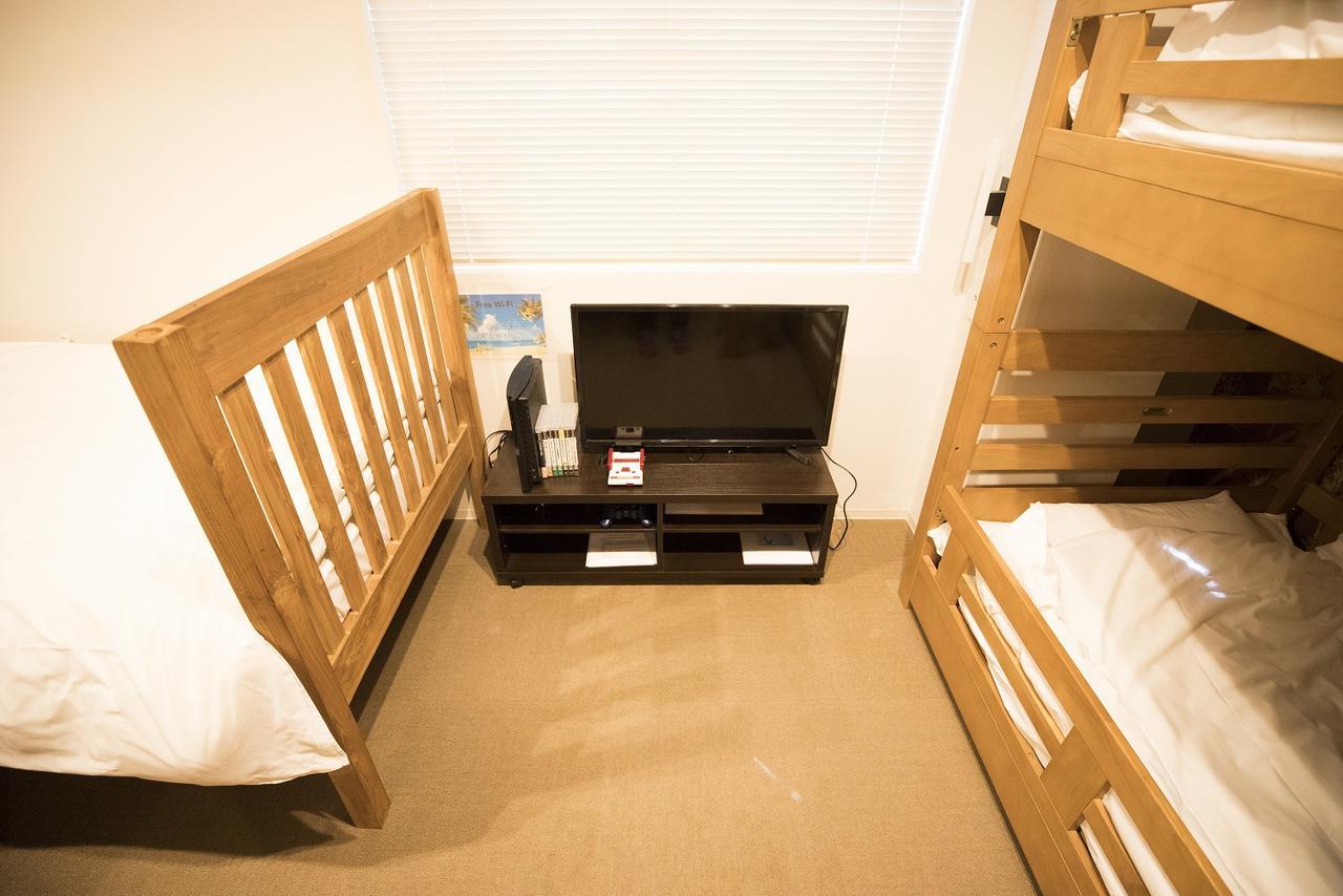 Yadokari Namba Hostel Osaka Buitenkant foto