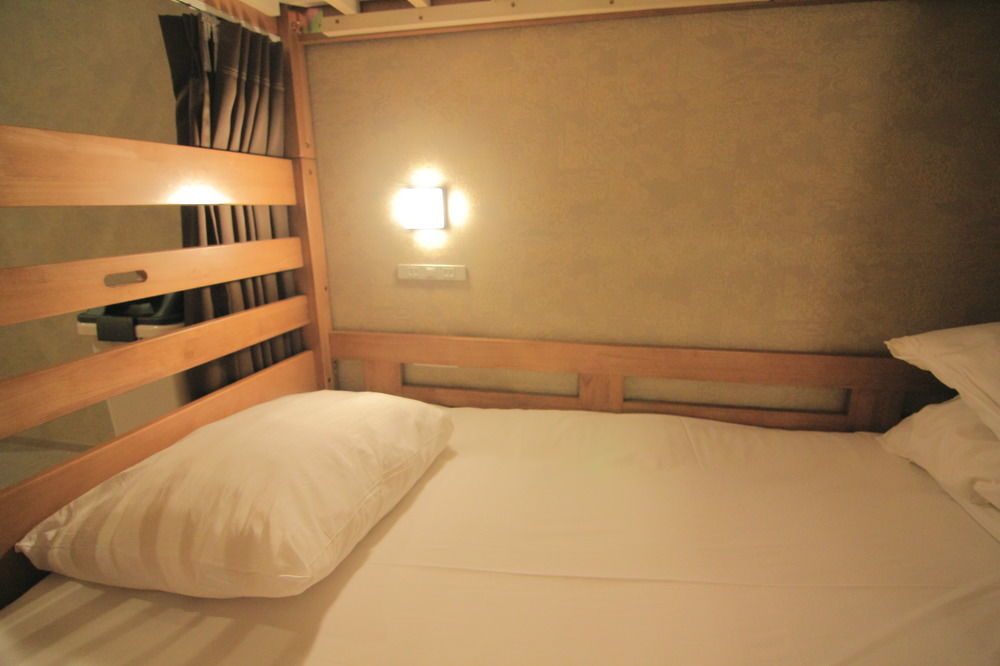Yadokari Namba Hostel Osaka Buitenkant foto