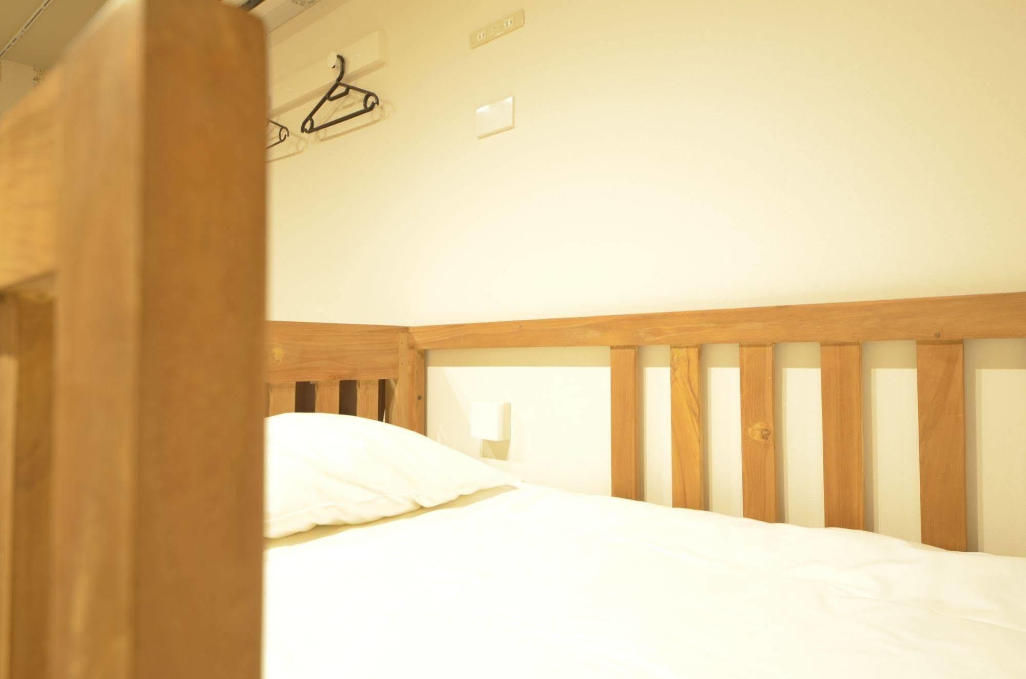 Yadokari Namba Hostel Osaka Buitenkant foto
