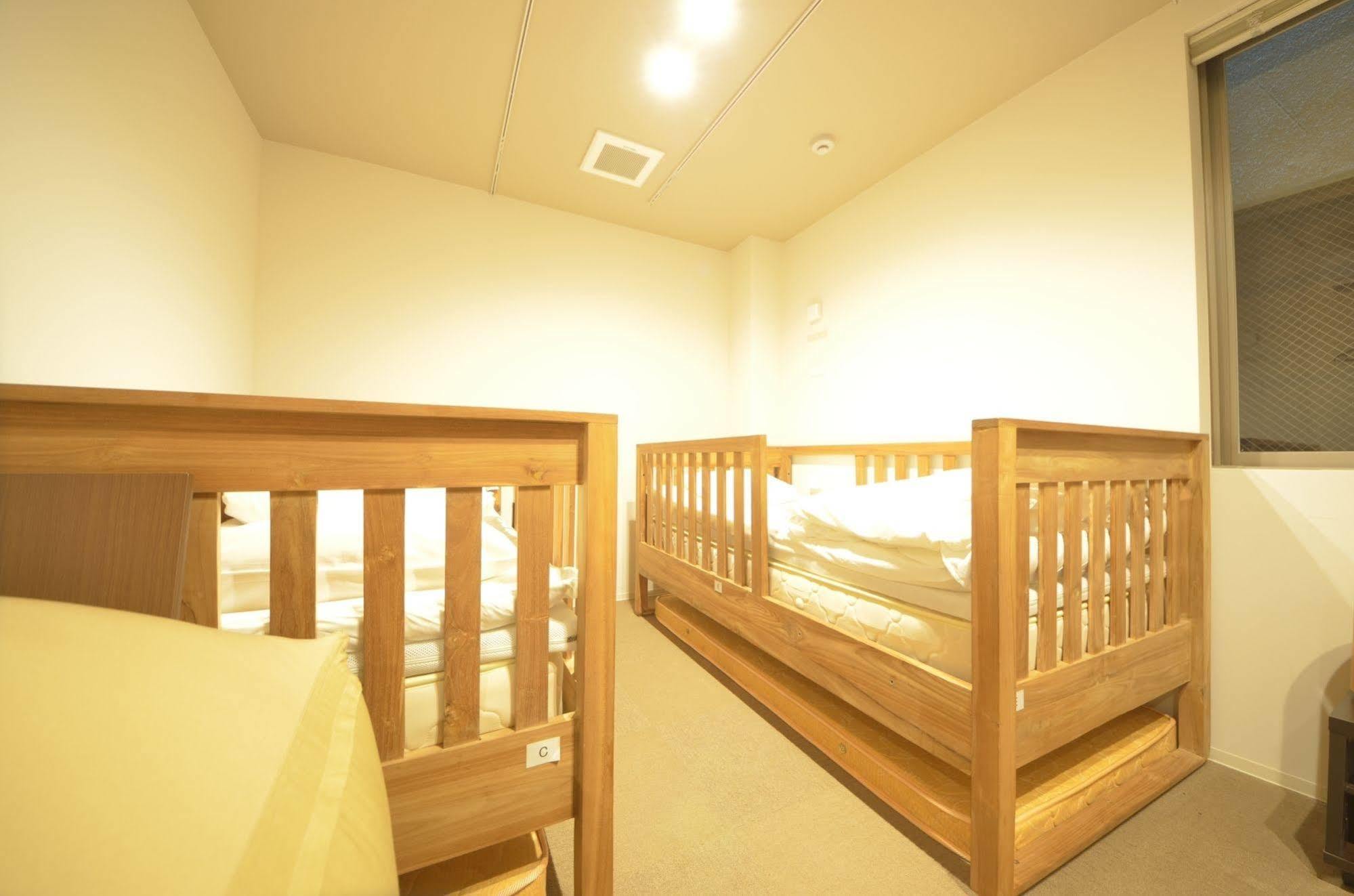 Yadokari Namba Hostel Osaka Buitenkant foto