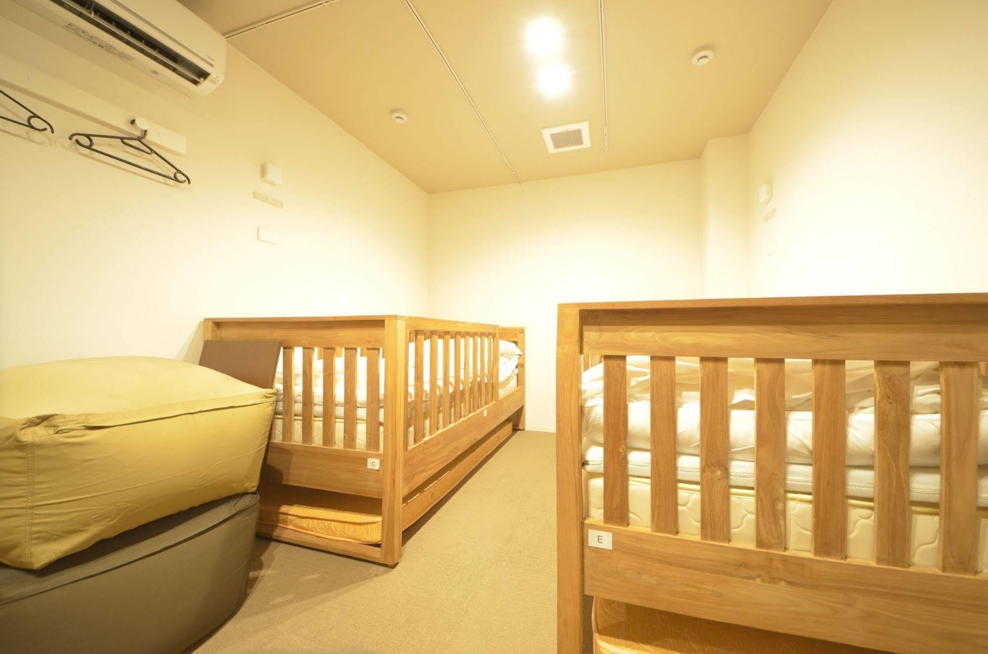 Yadokari Namba Hostel Osaka Buitenkant foto