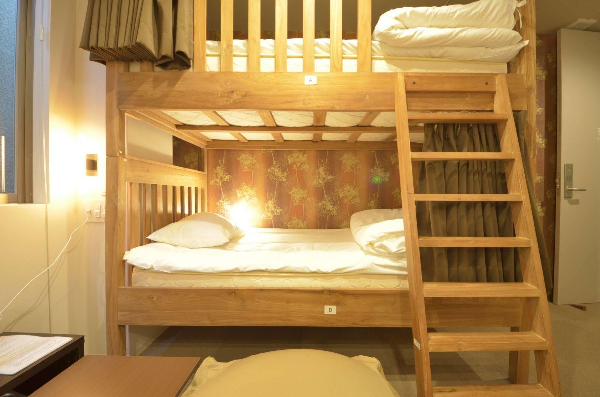 Yadokari Namba Hostel Osaka Buitenkant foto